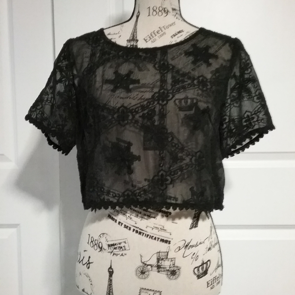 BRAND NEW  XXI Crop Top Blouse